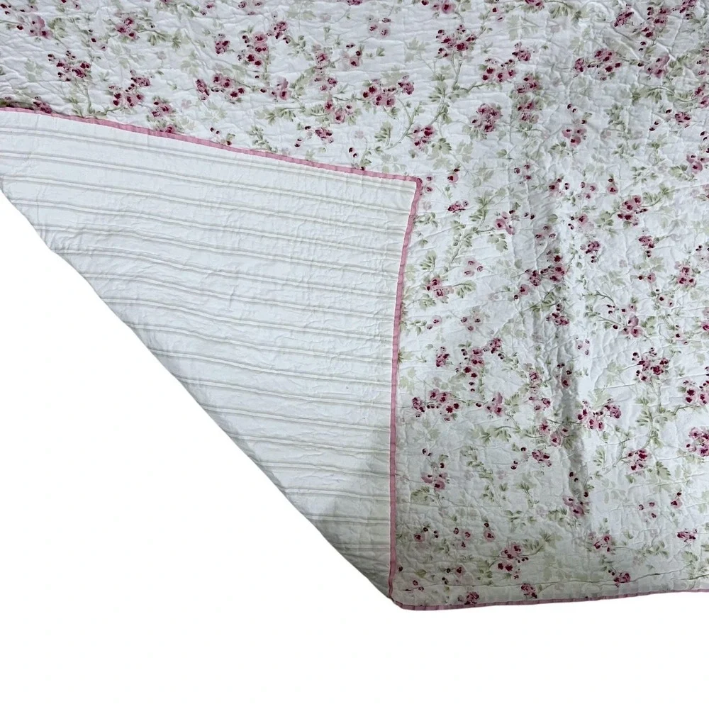 Simply Shabby Chic Rachel Ashwell Pink Floral Rosebud Quilt 94x88 Queen